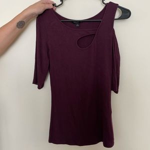 EUC maroon cut out shirt size S Goldray